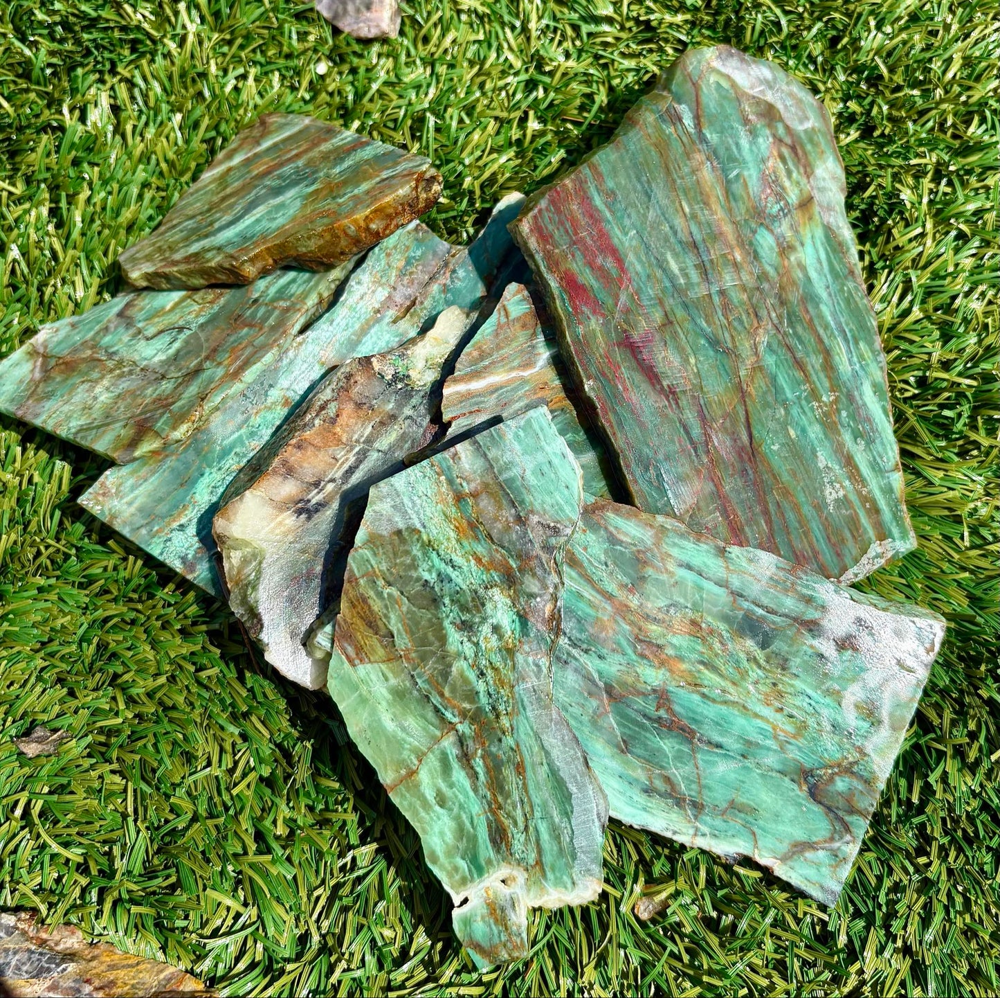 Globe Chrysocolla Cubrite